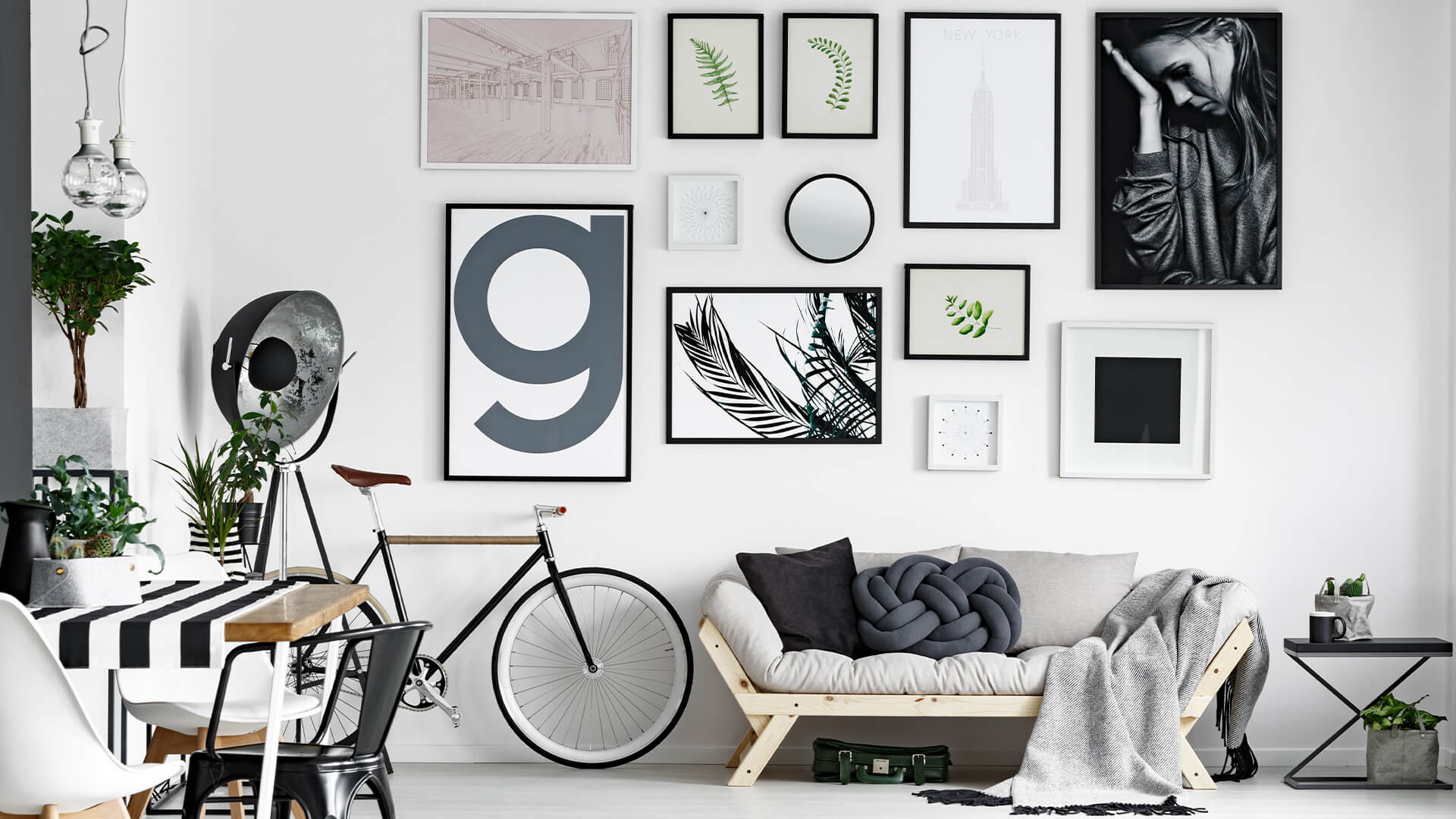 Smart Wall Décor Ideas To Liven Your, How To Decorate Your Room Wall Art