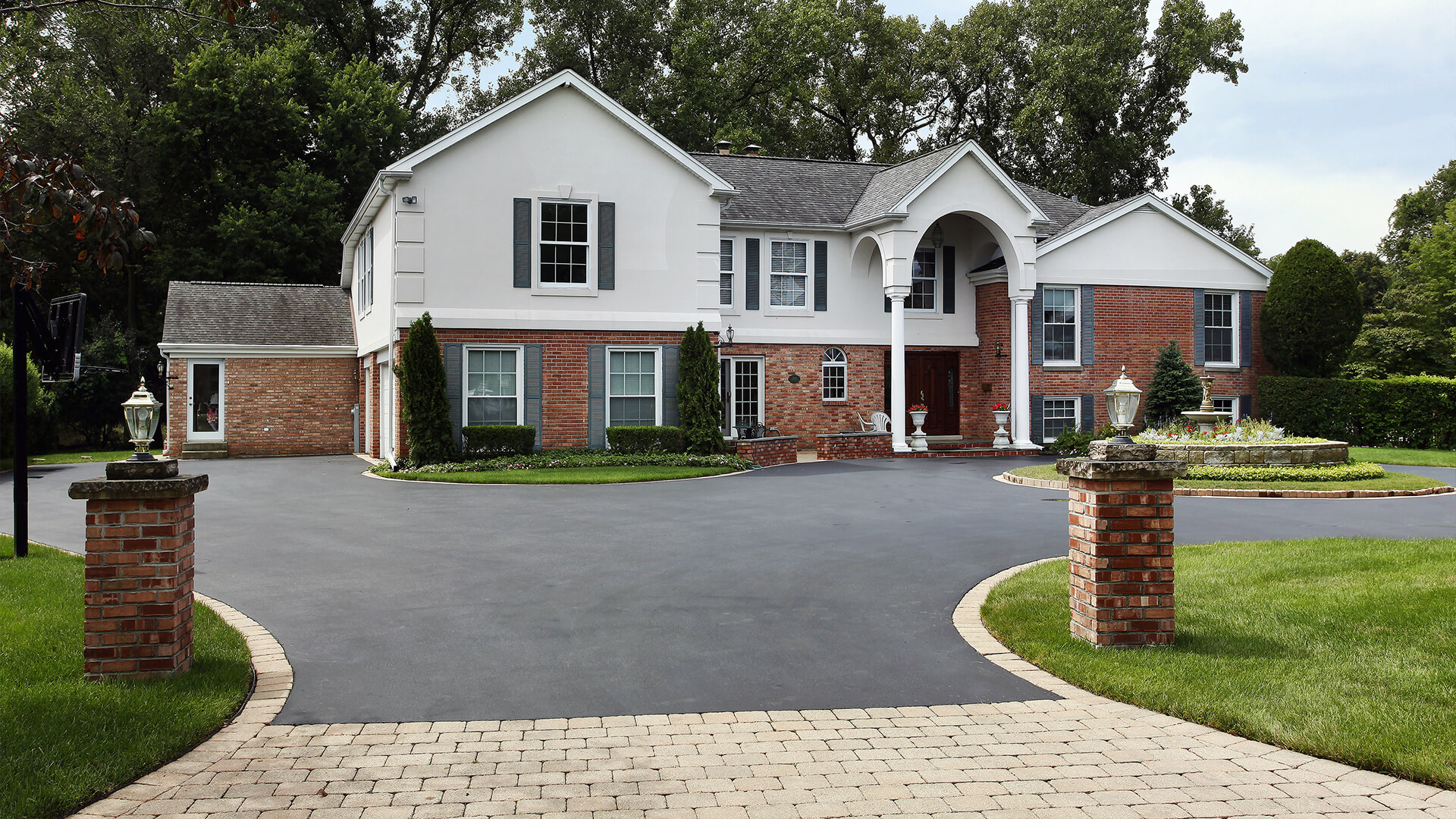 Concrete or Asphalt? Driveway To Choose For Your Home