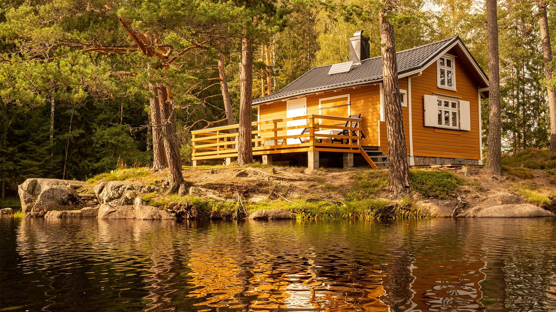 Cabin in the woods by a lake
