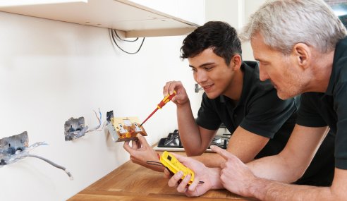 Become an Electrician Apprentice in 6 Easy Steps